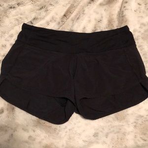 lululemon black speed up short (2.5 inch inseam)